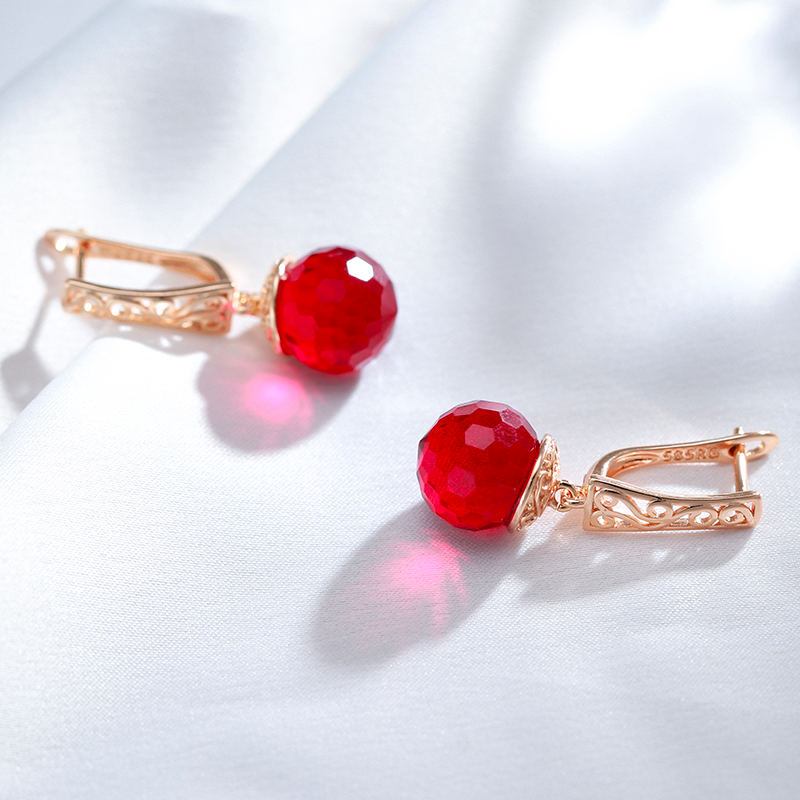 Elégantes Boucles d'oreilles Boule de Cristal Rouge en Or