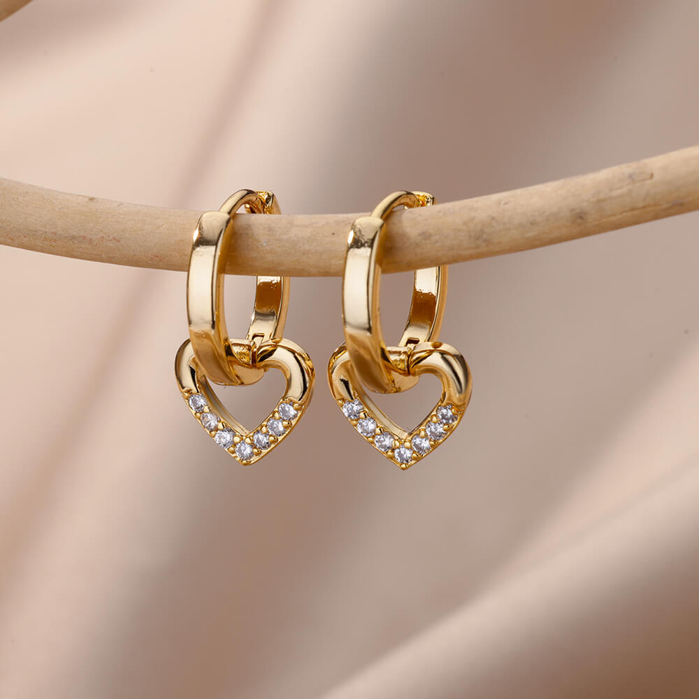 Boucles d'oreilles Minimalistes Coeurs Brillants en Or