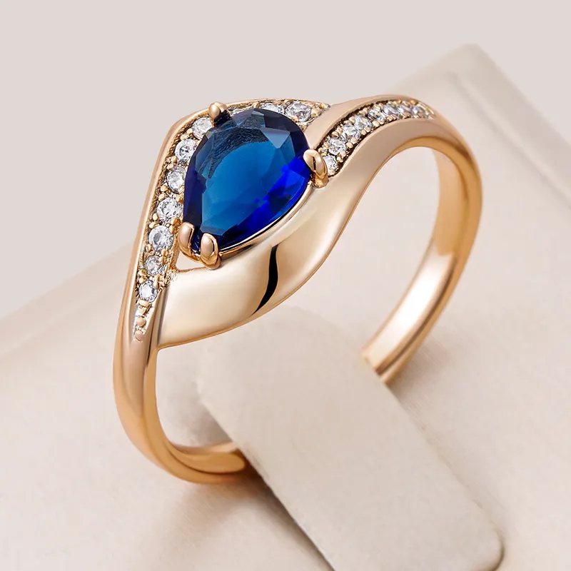 Bague Élégante avec Cristal Bleu en Or