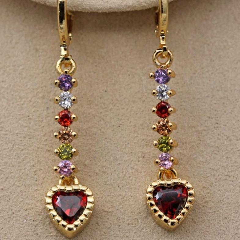 Boucles d'oreilles en Or avec Pendentif Coeur en Cristal Rouge