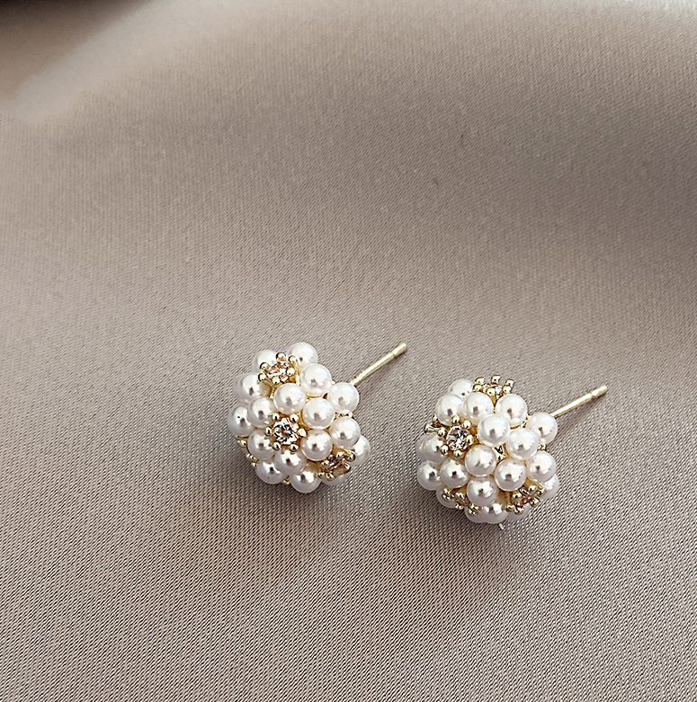 Petites boucles d'oreilles élégantes en perles