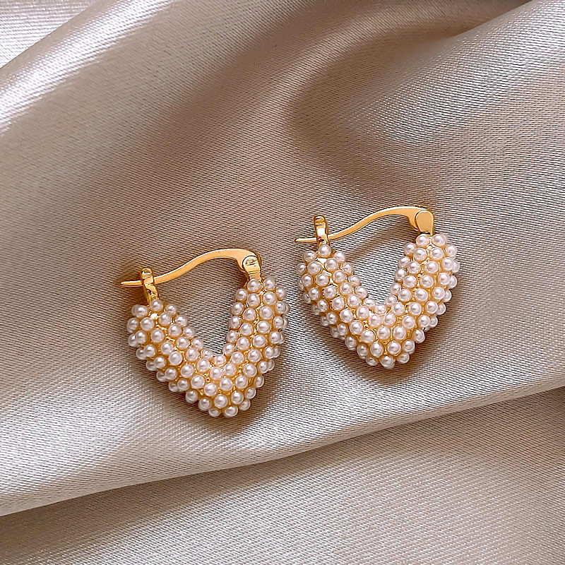 Boucles d'oreilles élégantes en forme de cœur avec perles incrustées