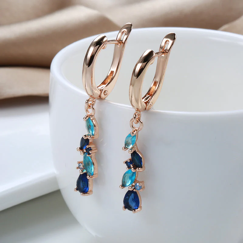 Boucles d'oreilles en or avec zirconium bleu