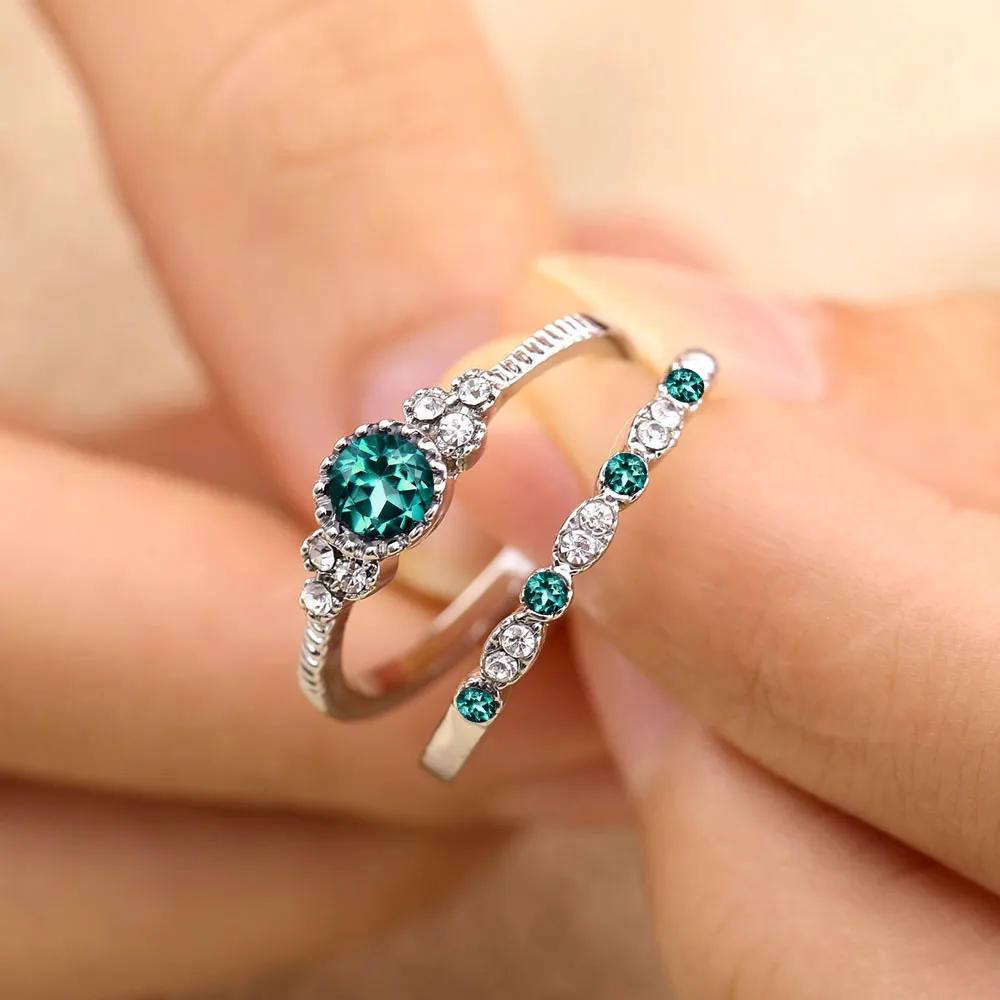 Bague en argent avec zircon vert