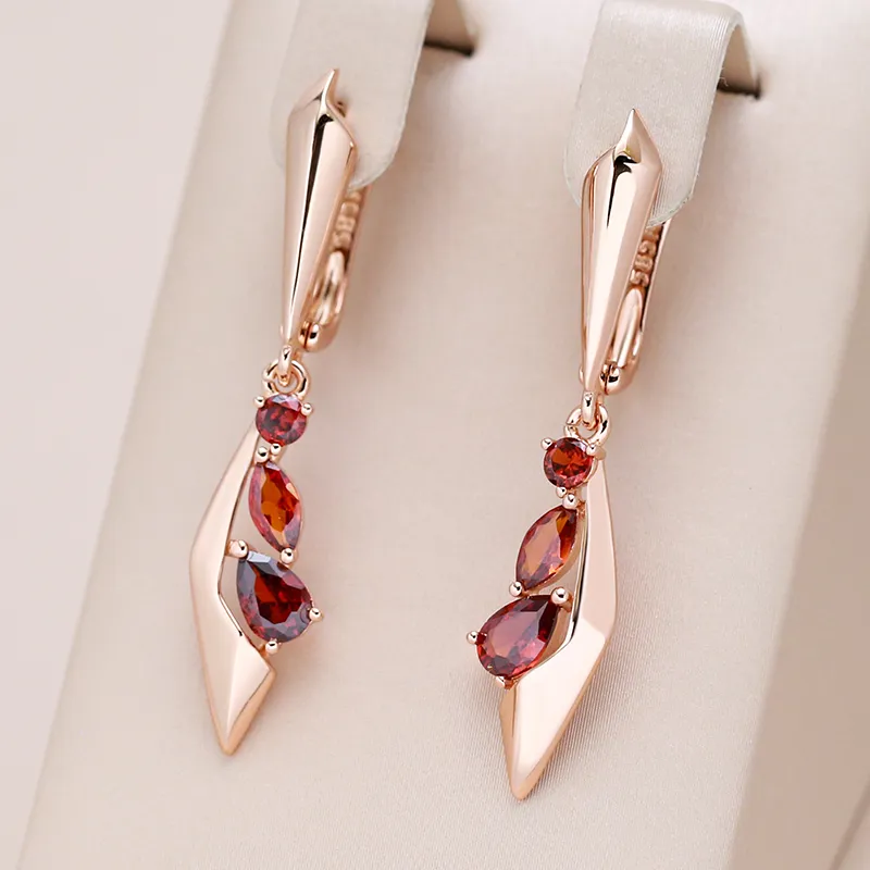 Boucles d'oreilles élégantes en cristal rouge et doré