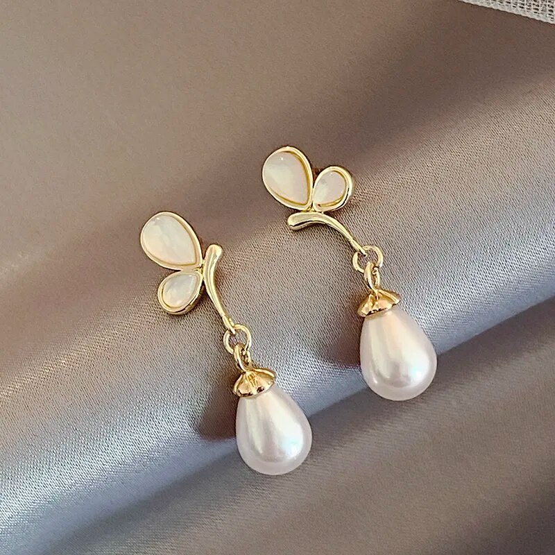 Boucles d'oreilles florales élégantes avec perles