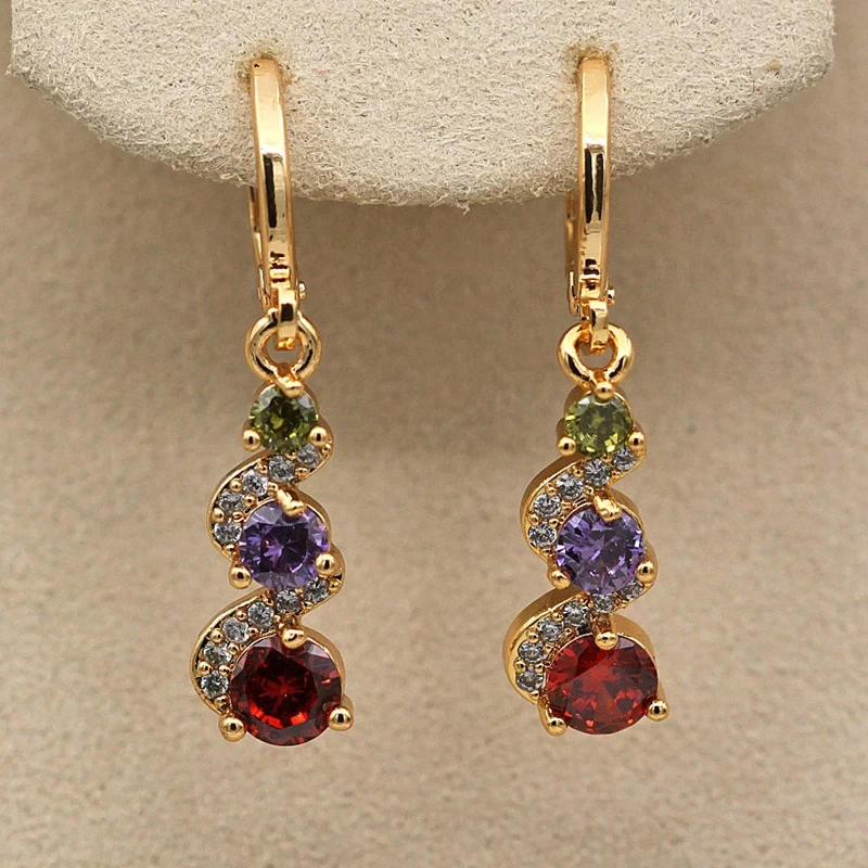 Boucles d'oreilles élégantes avec zircon en or