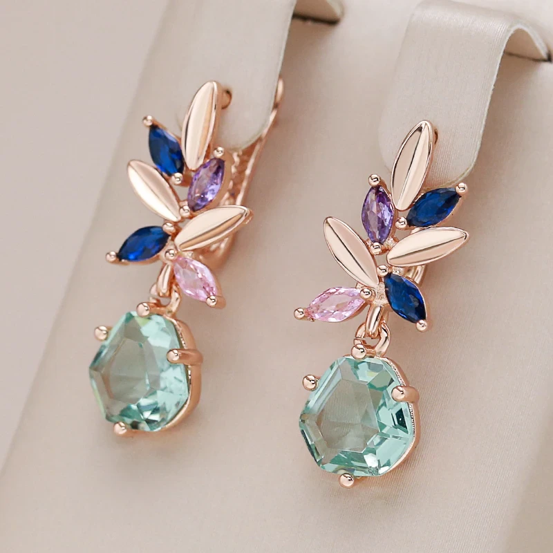 Boucles d'oreilles élégantes avec cristaux de couleur