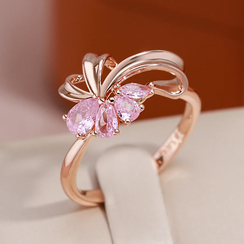 Élégante bague florale en zirconium rose