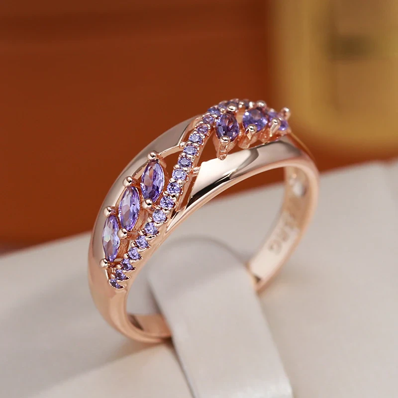 Bague élégante en or et violet