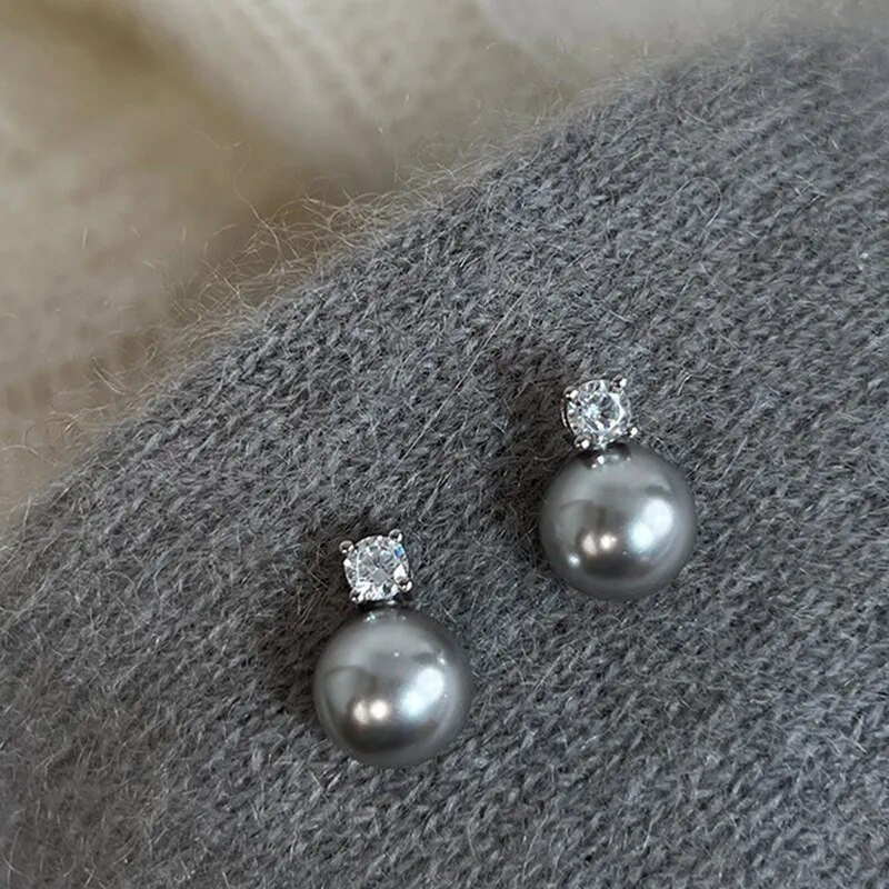 Boucles d'oreilles élégantes en perles noires et zirconium