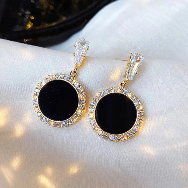 Boucles d'oreilles noires élégantes avec brillants