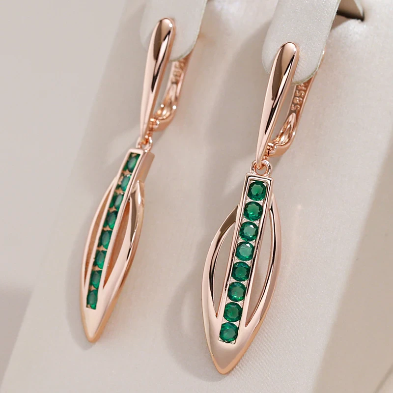 Boucles d'oreilles élégantes incrustées de zirconium vert