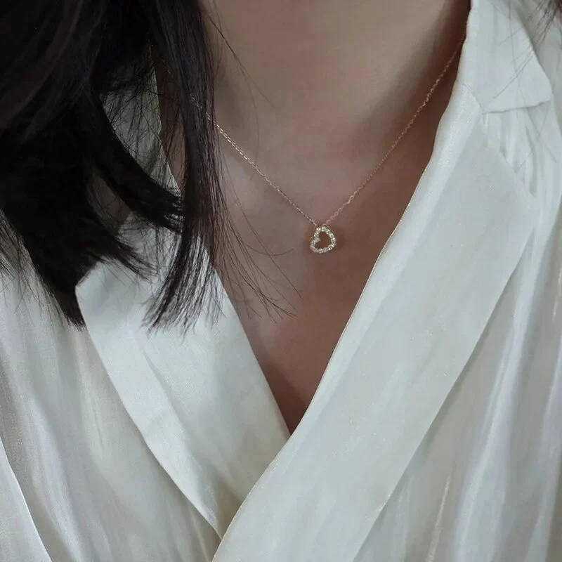 Collier élégant en forme de cœur brillant