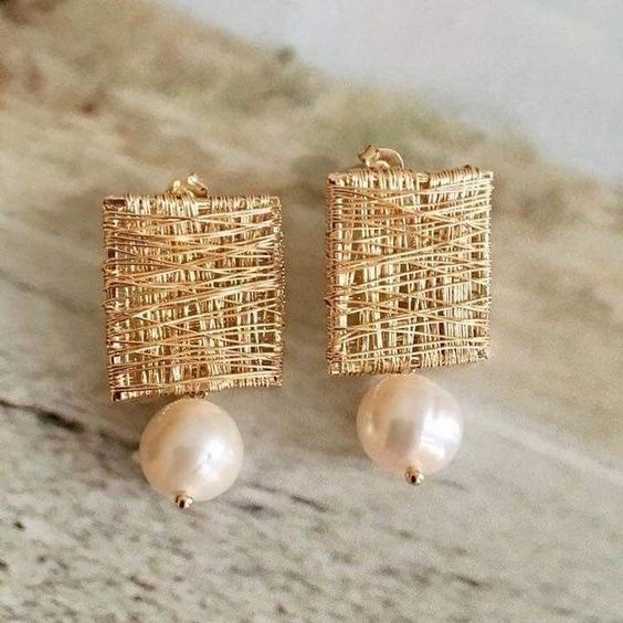 Boucles d'oreilles vintage en fils d'or et perles