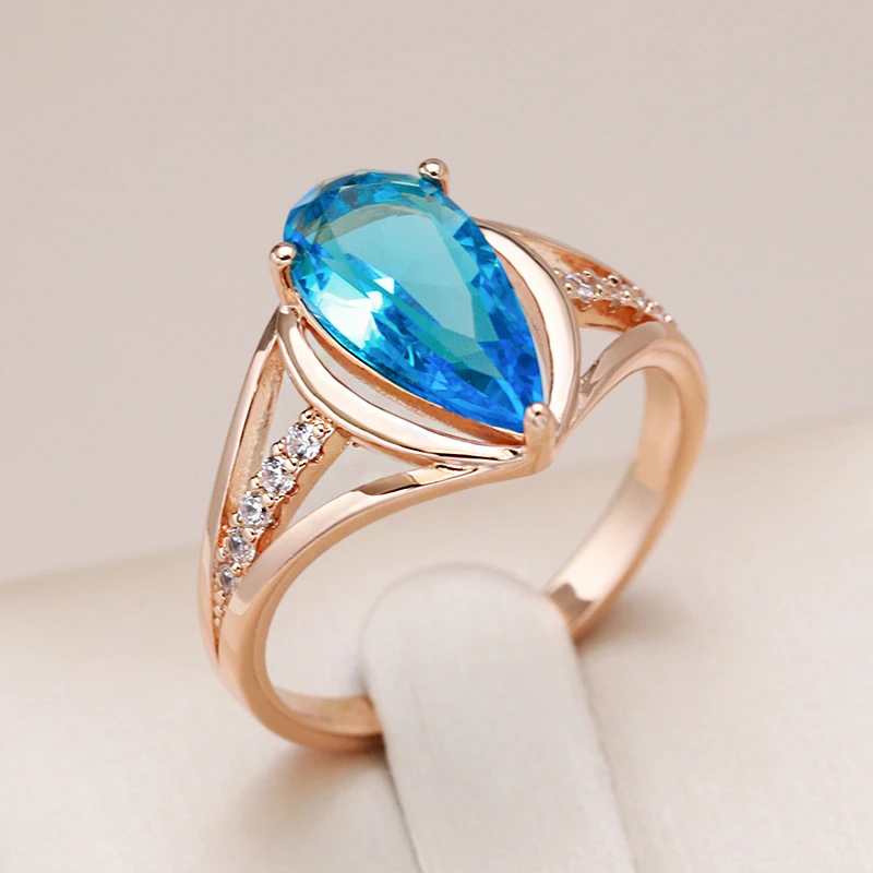 Bague Élégante avec Zircon Bleu en Or