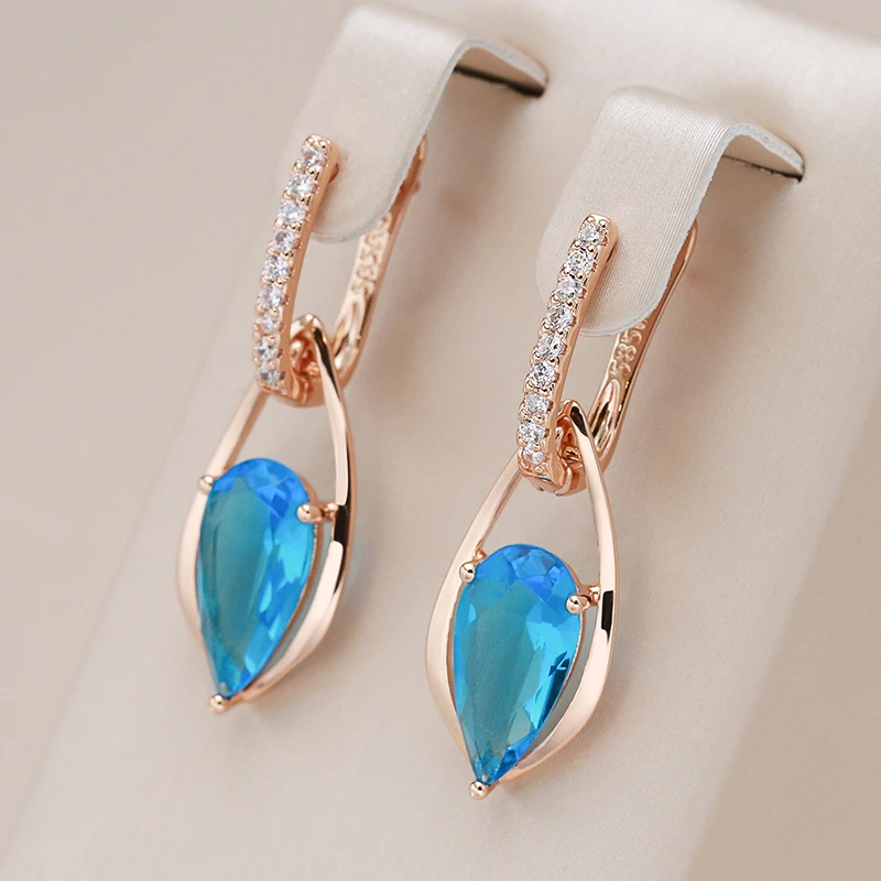 Boucles d'oreilles Elégantes avec Cristal Bleu et Zirconia en Or